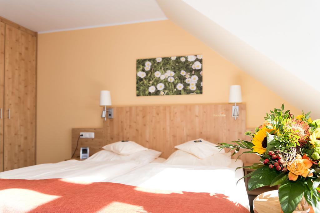 Hotel Und Landgasthof Zum Bockshahn Spessart エクステリア 写真