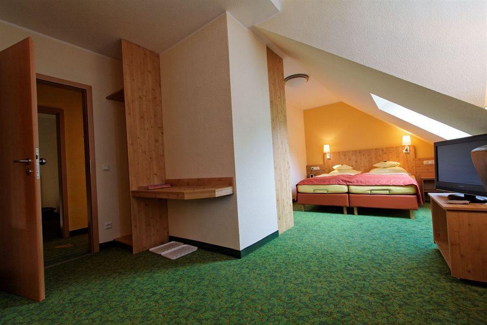 Hotel Und Landgasthof Zum Bockshahn Spessart エクステリア 写真