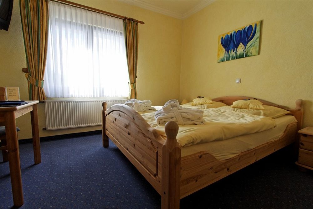 Hotel Und Landgasthof Zum Bockshahn Spessart エクステリア 写真