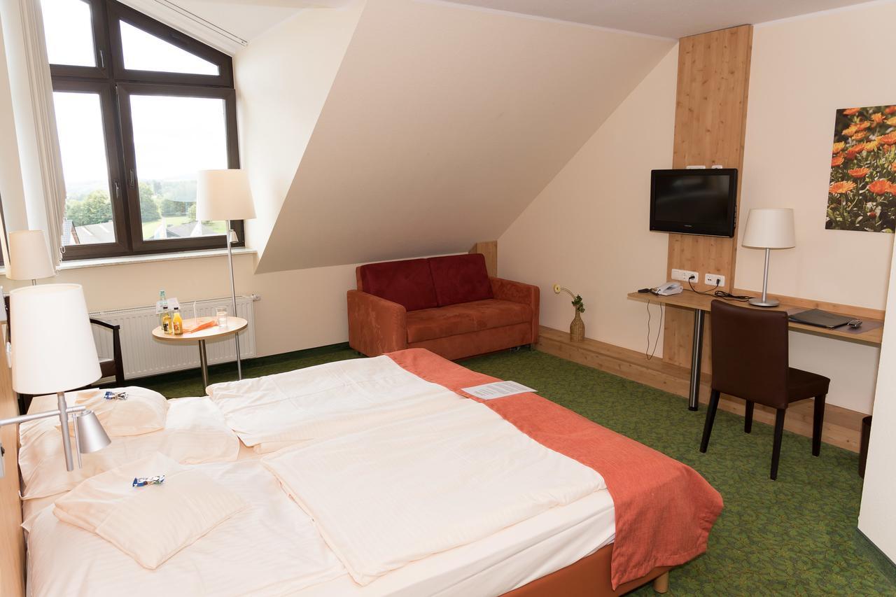 Hotel Und Landgasthof Zum Bockshahn Spessart エクステリア 写真