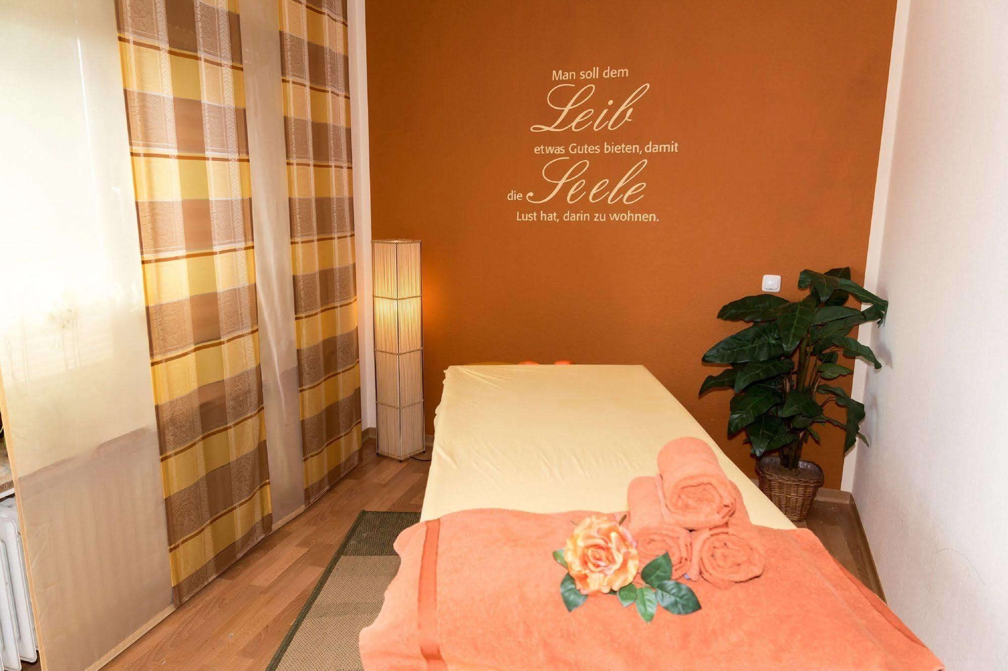 Hotel Und Landgasthof Zum Bockshahn Spessart エクステリア 写真