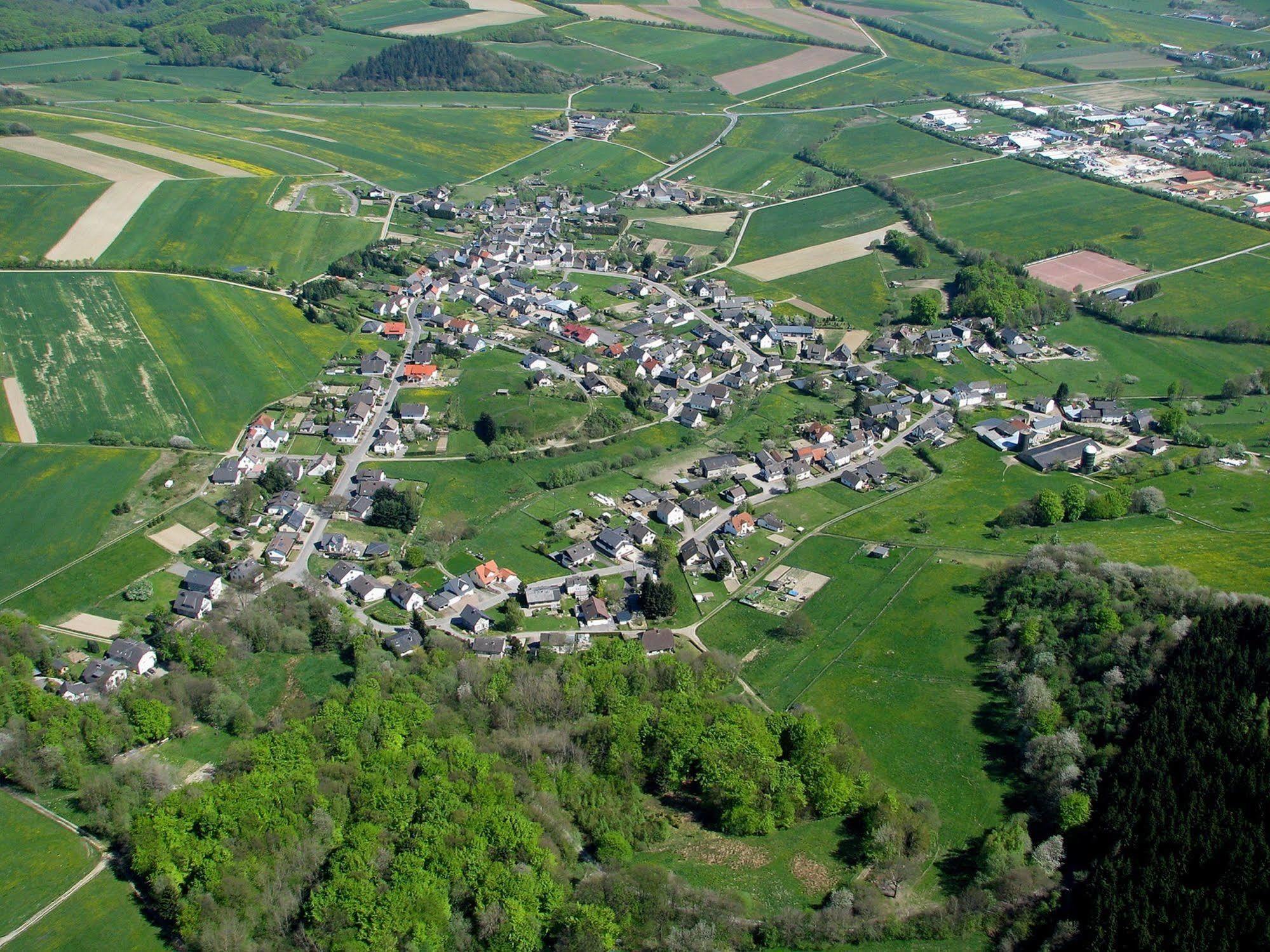 Hotel Und Landgasthof Zum Bockshahn Spessart エクステリア 写真