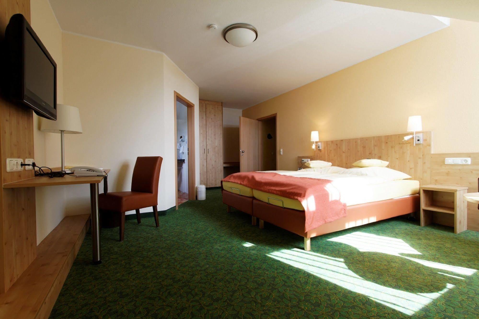 Hotel Und Landgasthof Zum Bockshahn Spessart エクステリア 写真