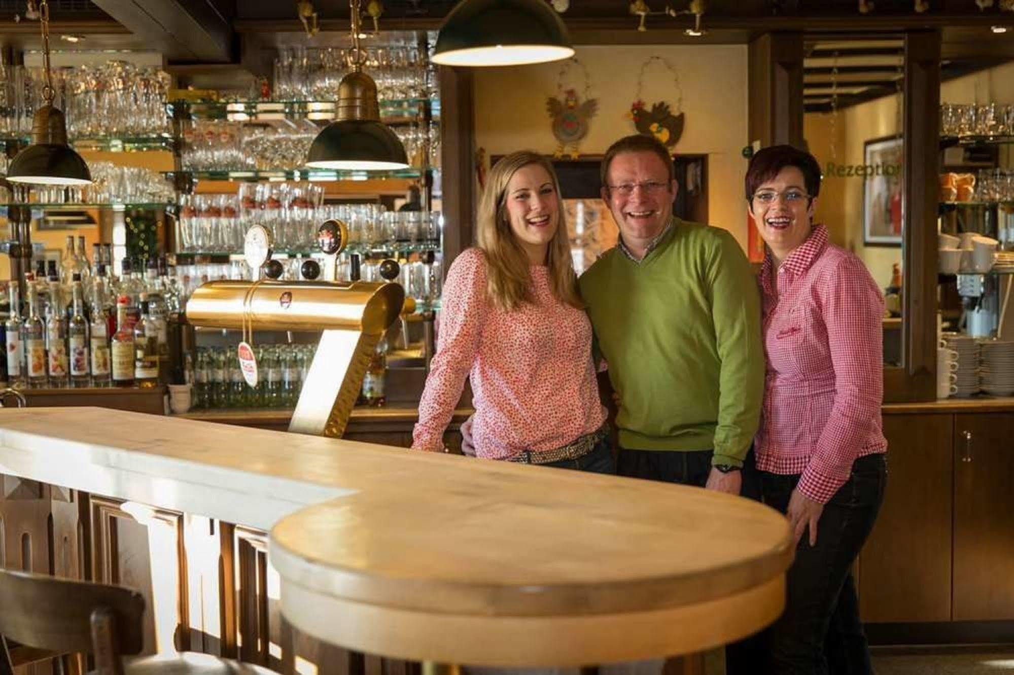 Hotel Und Landgasthof Zum Bockshahn Spessart エクステリア 写真